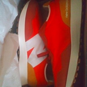 New Balance 327 Vibrant Orange
